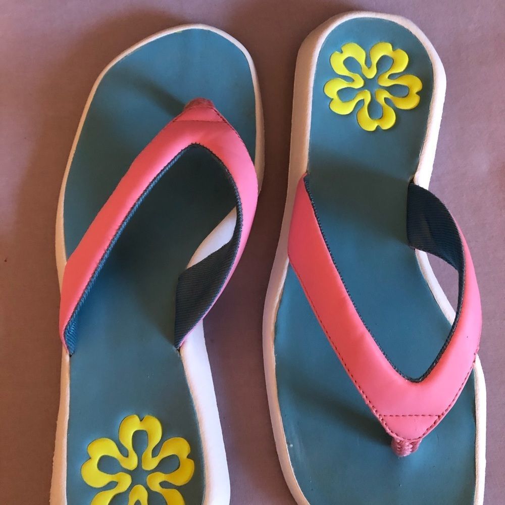 Nike flip flops size 6